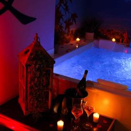 Le Jade Rouge - Love Gîte Japonais en Normandie，位于Barenton的酒店
