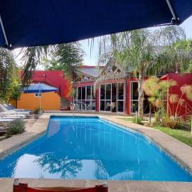 Costas del Paraiso，位于科隆的酒店