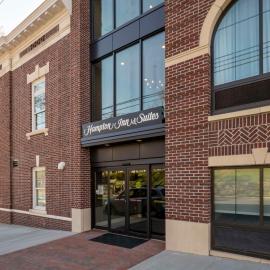 Hampton Inn & Suites Huntington Downtown, Ny，位于亨廷顿的酒店