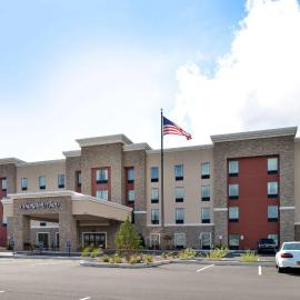Hampton Inn Corning/Painted Post，位于佩恩提德波斯特的酒店