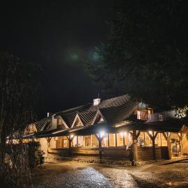 Karczma Taberska，位于Kolesin的酒店