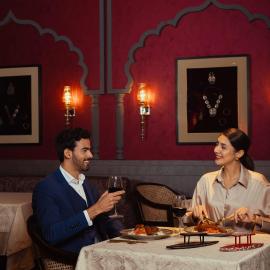 Radisson Collection Hotel & Spa, Riverfront Srinagar，位于斯利那加的酒店