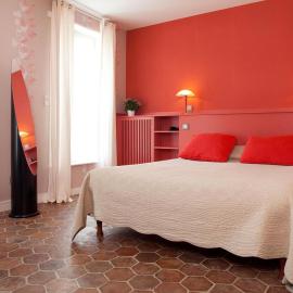 Hotel du Saumon, Verneuil sur Avre，位于阿夫尔和伊通韦尔讷伊的酒店