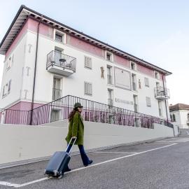Miralago Locarno Easy Rooms - Easy Self Check-In，位于洛迦诺的酒店