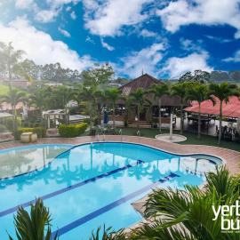 Finca Hotel Yerbabuena，位于佩雷拉的酒店