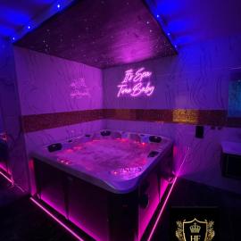 HIGHFIELD PRIVATE SPA APARTMENT，位于布雷得佛的酒店