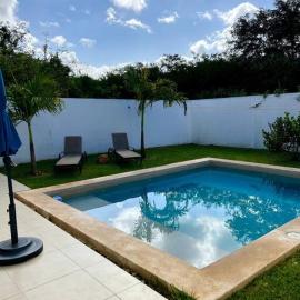 Residencia con ALBERCA y JARDÍN privado，位于Cholul的酒店