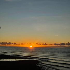Lovely Bedroom in Lila, Bohol with WIFI, AC and Ref，位于Lila的酒店