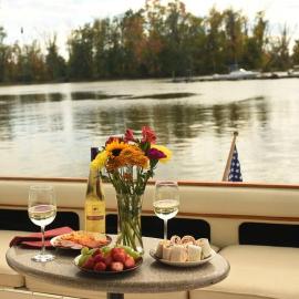 Charming Yacht on Catskill Creek，位于卡茨基尔的酒店