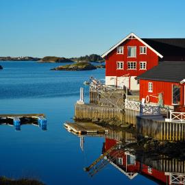 Atlantic Road Seaside Housing，位于Averoy的酒店
