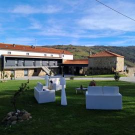 Alqueiturismo - Casas de Campo，位于瓜尔达的酒店