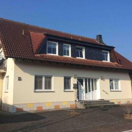 Schöne Ferienwohnung am Fuße der Rhön.，位于艾兴策尔的酒店