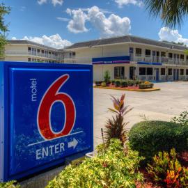 Motel 6-Bradenton, FL，位于布雷登顿的酒店