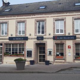 Logis Hôtel Restaurant Auberge du Valburgeois,位于Sainte-Gauburge-Sainte-Colombe的酒店
