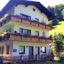Waldblick Landhaus B&B，位于Schwarzenbach an der Pielach的酒店