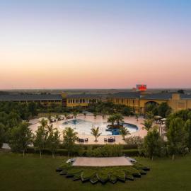 Hawthorn Suites by Wyndham Dwarka，位于德瓦尔卡的酒店