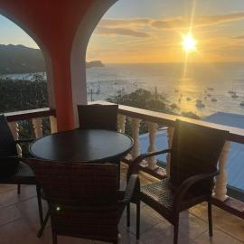 Immaculate 3 Bed Villa Overlooking Admiralty Bay，位于Union的酒店