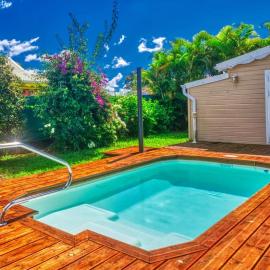Villa Domi des Caraïbes confortable avec une piscine chauffée, une citerne tampon, accès Netflix, adaptée pour l'accueil de jeunes enfants avec une piscine sécurisée et des jouets，位于拉芒坦的酒店