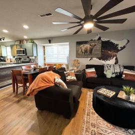 Modern Comfort: Updated Cozy Condo in Indian Point，位于布兰森的酒店