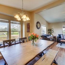 Covered Patio: Lincoln Vacation Rental!，位于林肯的酒店