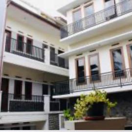 Hotel O Qq Kost Near Pantai Kebesaran Beach,位于Laleng-balandae的酒店