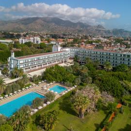 UNA Hotels Naxos Beach Sicilia，位于贾迪尼-纳克索斯的酒店