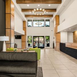 Oxford Suites Redding，位于雷丁的酒店