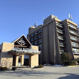 Divya Sutra Plaza and Conference Centre, Vernon, BC，位于弗农的酒店
