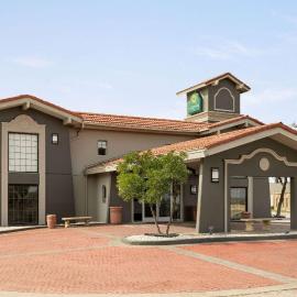 La Quinta Inn by Wyndham San Antonio Lackland，位于圣安东尼奥的酒店