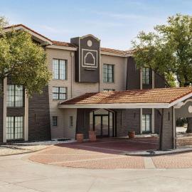 La Quinta Inn by Wyndham San Antonio I-35 N at Toepperwein，位于圣安东尼奥的酒店