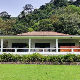 Villa 'The Blue House' - Qbungalows，位于白马市的酒店