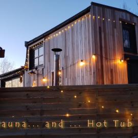 Tiny house, sauna hot tub airco Gesves Namur Ardennes，位于Gesves的酒店