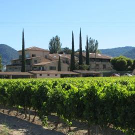Joli appartement et terrasse vue sur les dentelles，位于Sablet的酒店