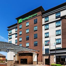 Holiday Inn Hotel & Suites Tulsa South by IHG，位于Union的酒店