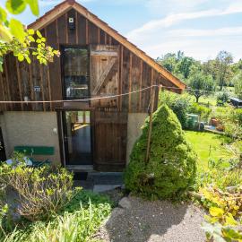 Tiny House Chez Claudine - Relaxen, Workspace, Nähe Thermen, Netflix, free Parking & Wifi，位于布鲁格的酒店