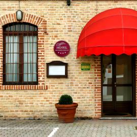 Hotel Vecchio Casello,位于卡斯特莱奥内的酒店