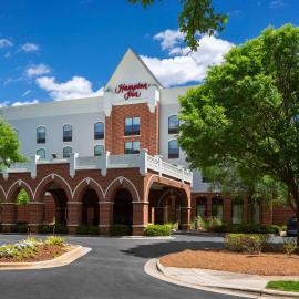 Hampton Inn Belmont at Montcross,位于贝尔蒙特的酒店