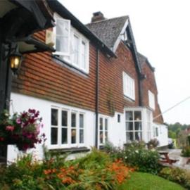 The Bear Inn and Burwash Motel，位于Burwash的酒店