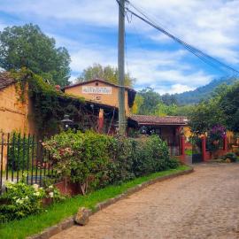 Villa Patzcuaro Garden Hotel，位于帕茨库卡罗的酒店