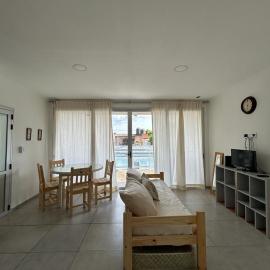 departamento céntrico y moderno，位于瓜莱瓜伊丘的酒店