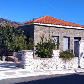 Το πέτρινο, Άνδρος,Μεσαριά，位于Mesariá的酒店