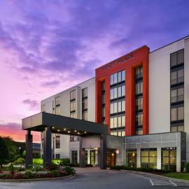 Hyatt Place Greensboro，位于格林斯伯勒的酒店