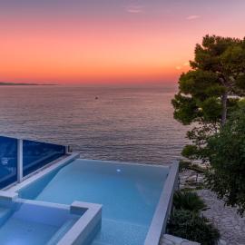 Villa Moro: Beachfront Privacy