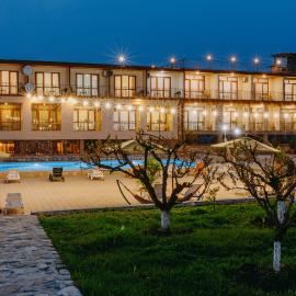 Hotel & Wine Cellar ARGE，位于泰拉维的酒店