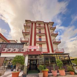 HOTEL 1+1 di C.Costabile & f.lli，位于庞特卡格纳诺的酒店
