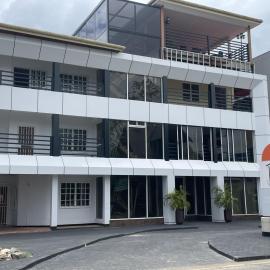 101 Suites，位于帕拉马里博的酒店
