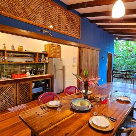 Pincoya- Private Tropical House near Playa Chiquita Beach，位于蓬塔乌巴的酒店