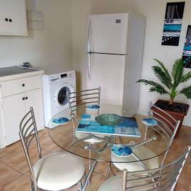 The Cupid Chalet Studio，位于Belmont的酒店