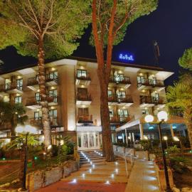 Hotel Vina De Mar，位于利尼亚诺萨比亚多罗的酒店