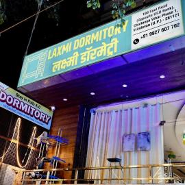 Laxmi Dormitory - 2 mins walk from Prem Mandir，位于范兰德凡的酒店